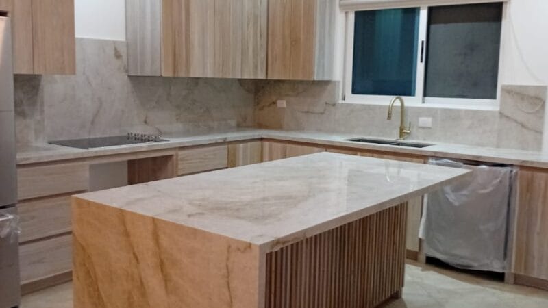 Sobres de cocina en cuarcita Taj Mahal Costa Rica instalación profesional Granimar diseño moderno de lujo